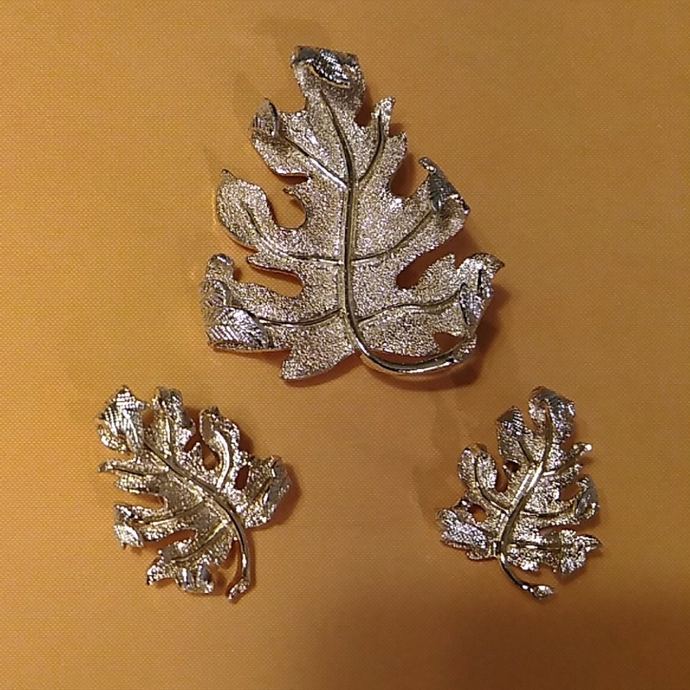 SARA COV BROOCH AND EARRINGS